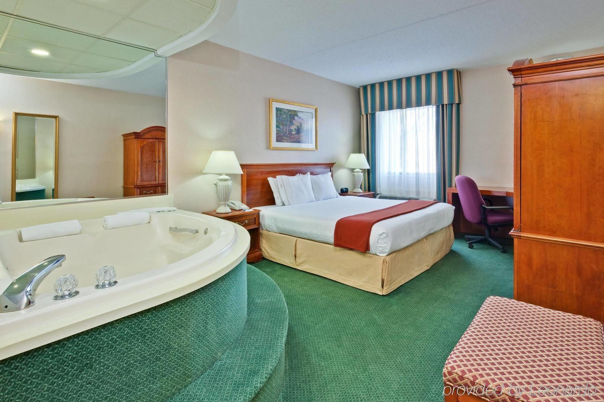 Holiday Inn Express Detroit-Warren/General Motors Technology Center By Ihg Szoba fotó